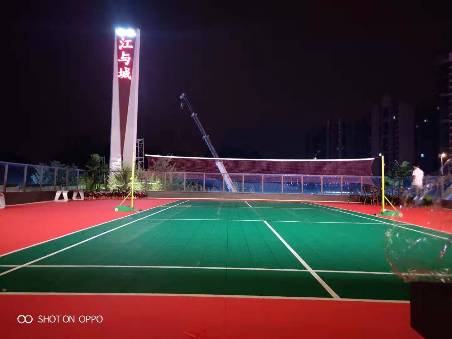 玉峰體育懸浮拼裝地板羽毛球場(chǎng)