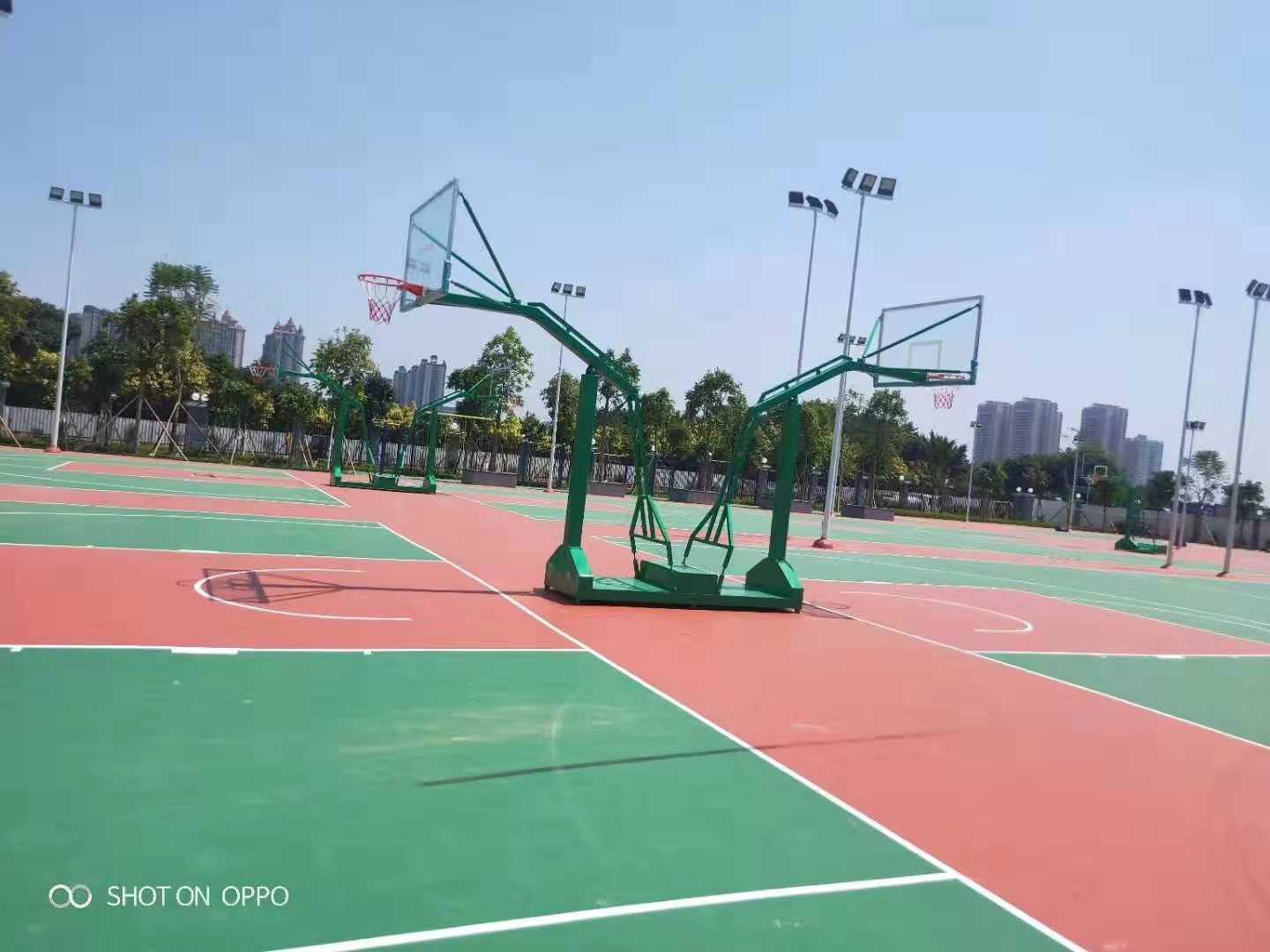 玉峰體育塑膠籃球場(chǎng)、籃球架