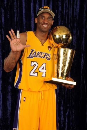科比布萊恩特在NBA一共簽署合同幾次？-【玉峰體育】