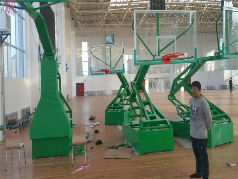 電動液壓籃球架使用常會傷害到哪里